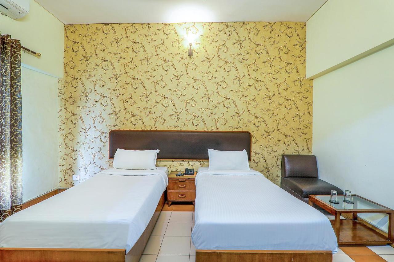 Hotel Executive Hasanganj Exteriör bild